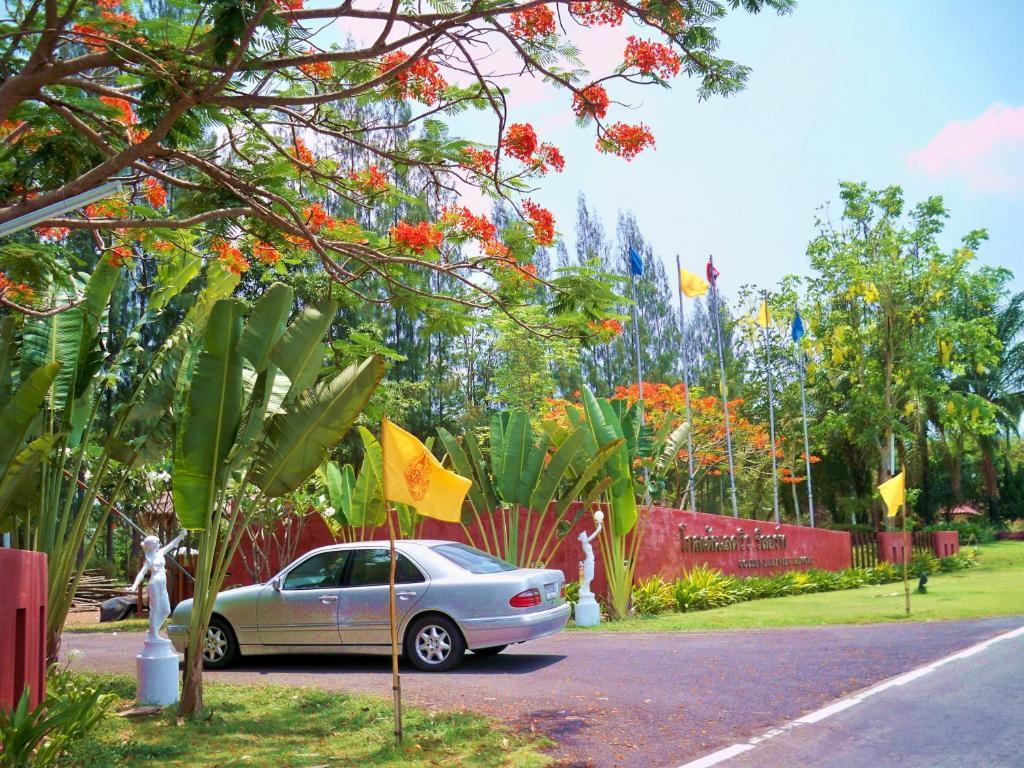 Golden Lake View Boutique Resort Kanchanaburi Exterior photo